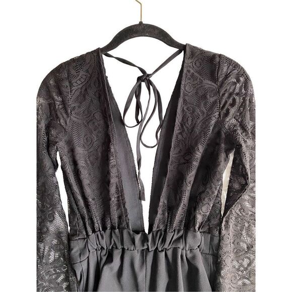 Charlotte Russe women’s deep the front and back black lace romper size XS - Picture 6 of 7
